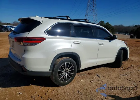 2018 Toyota Highlander Se z USA, uszkodzony, nr VIN 5TDKZRFH0JS528846